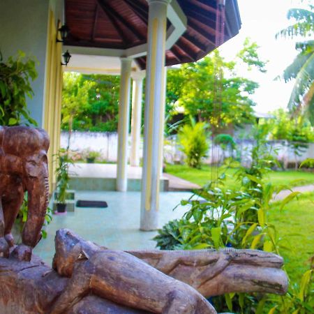 Bed and Breakfast Three Shades à Galle Extérieur photo