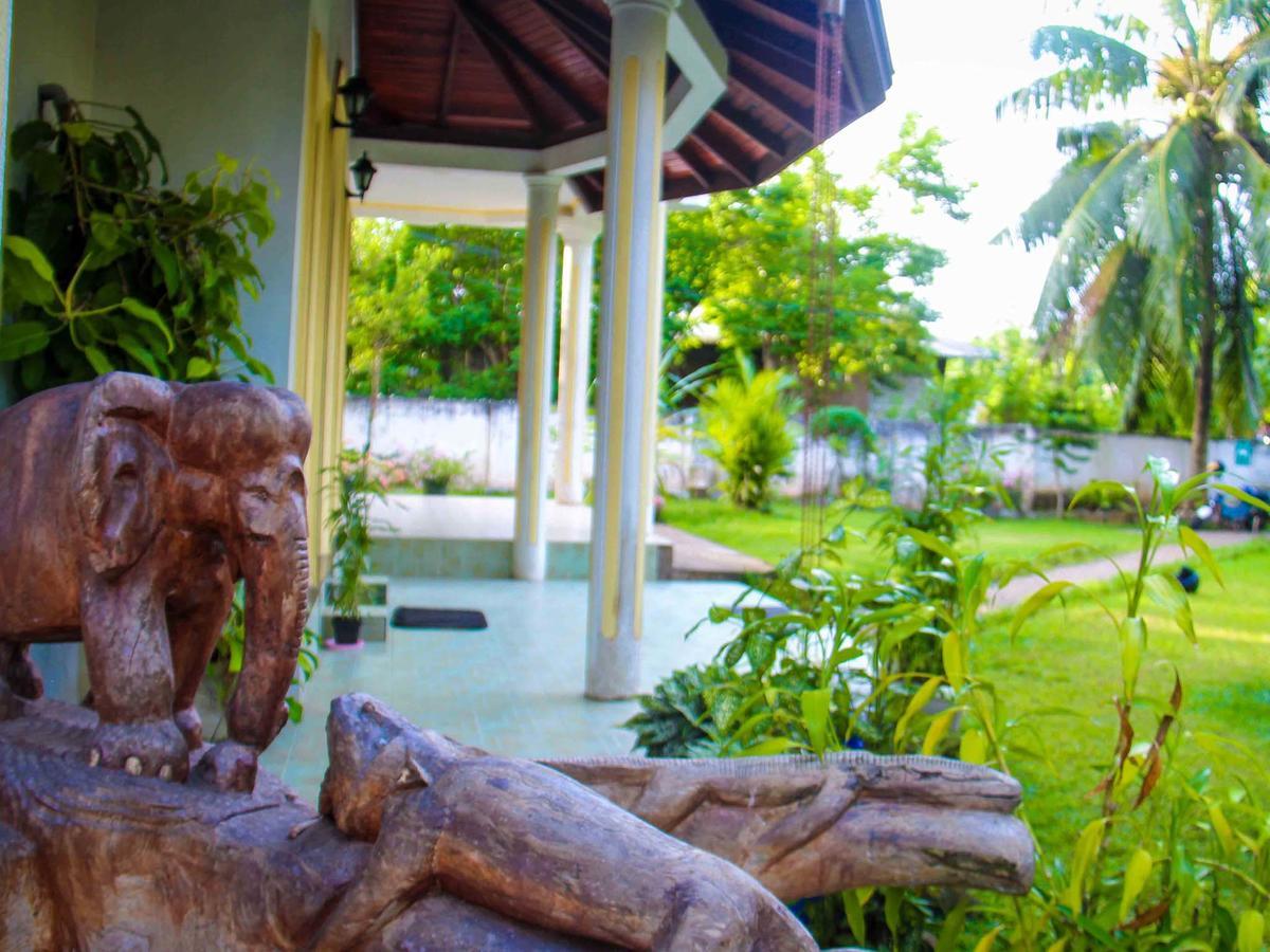 Bed and Breakfast Three Shades à Galle Extérieur photo
